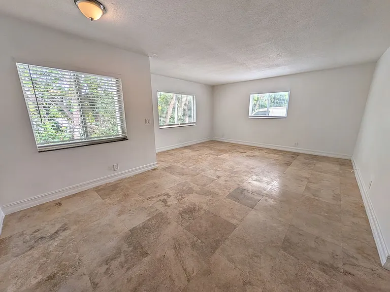 3007 N Andrews Ave — Photo 5
