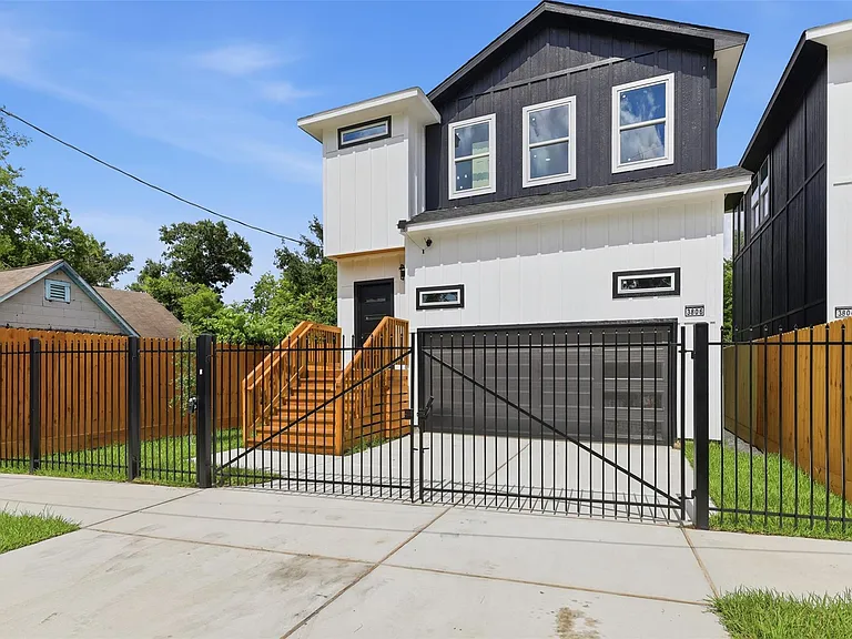 3806 Sayers St — Photo 2