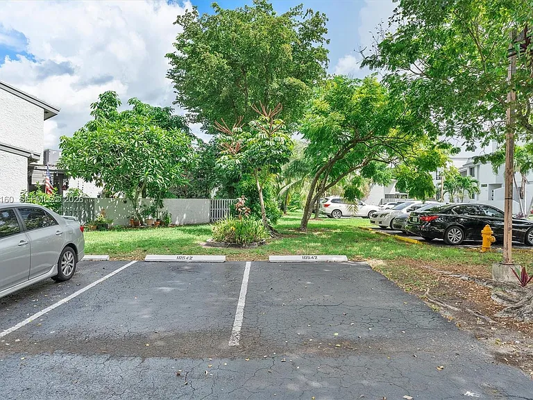 10542 NW 7th Ter #B7 — Photo 17