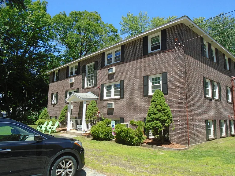 2 Lions Ave — Photo 25
