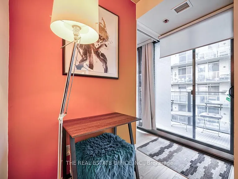 629 King St W #331 — Photo 12