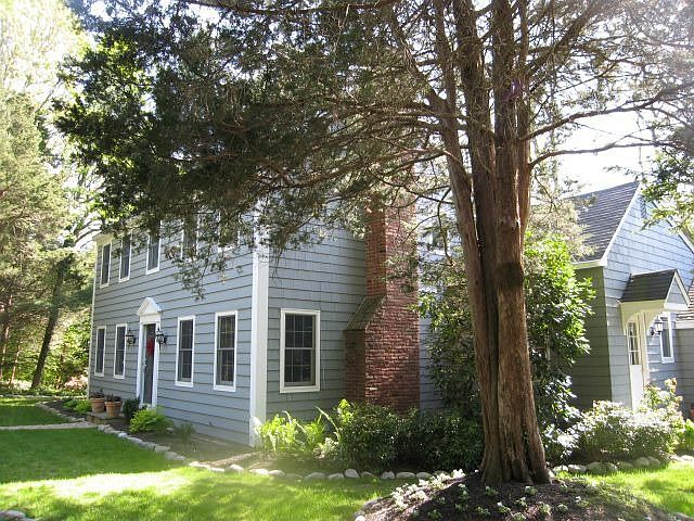 1st image of 6 Surrey Ln