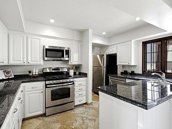 3rd image of 8608 Villa La Jolla Dr Unit 4