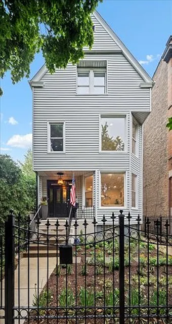 3 bed, $4,995 — Photo 1