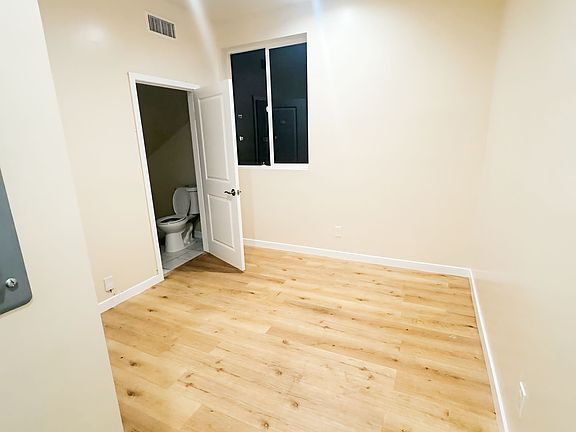 3rd image of 2726 S Cochran Ave APT 202