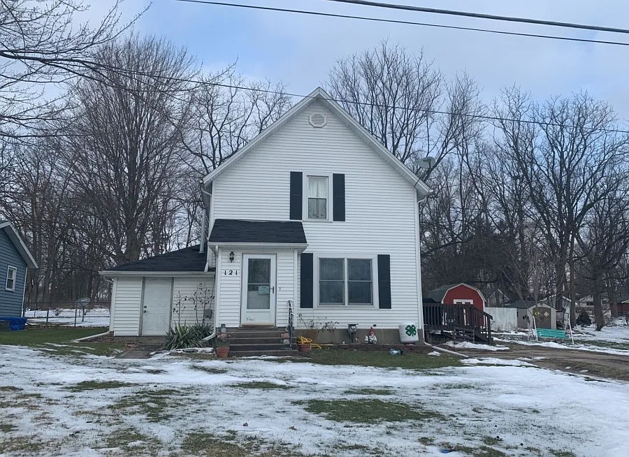 121 Winter St photo 1