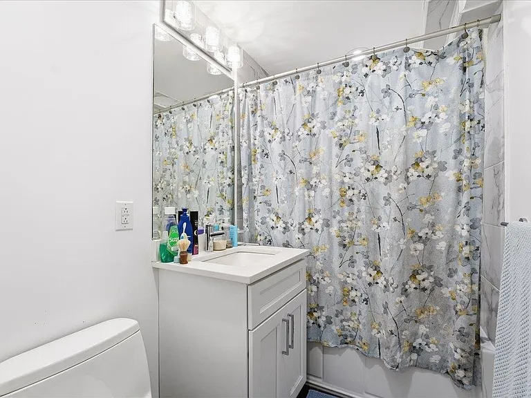 41 Bentley Ave — Photo 22