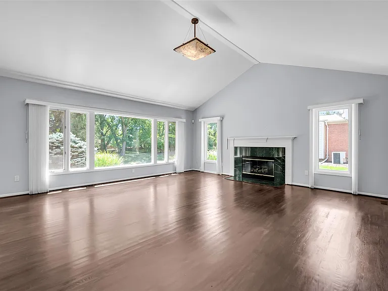 107 Millstone Dr — Photo 5
