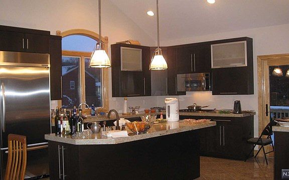 4th image of 13-66 Comerford Pl
