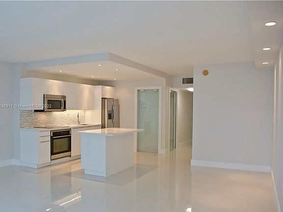 5th image of 2301 Collins Ave APT 912