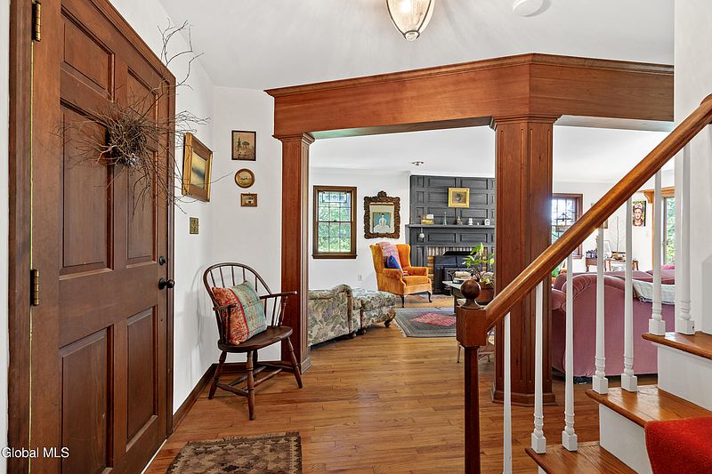 5th image of 889 North Road
