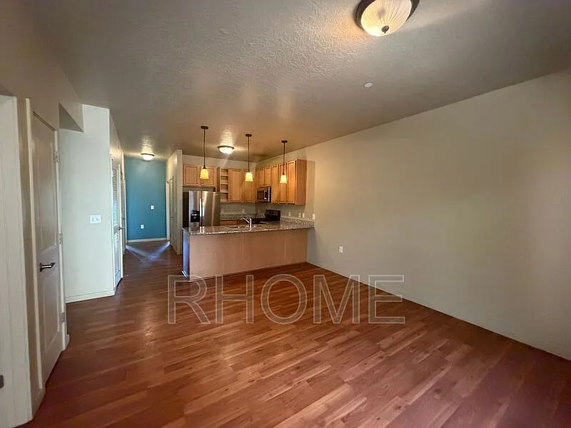 3 bed, 2.0 bath, 1150 sqft, $1,799 — Photo 3