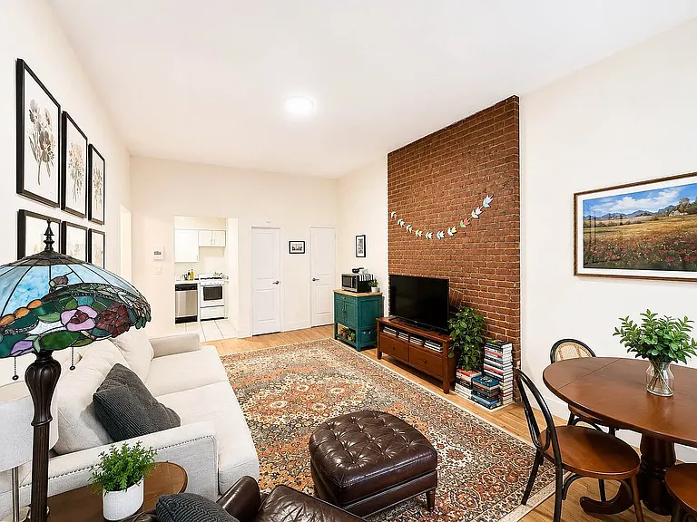 8 W 75th St #4A — Photo 2