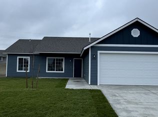 2882 Cardinal Pl, Umatilla, OR 97882