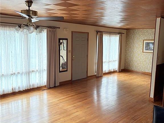 3rd image of 433 S 8th St