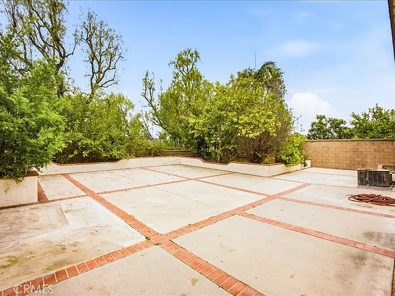 5142 Cellini Dr — Photo 49