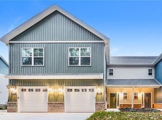 2101 Paddle Wheel Dr, Jeffersonville, IN 47130