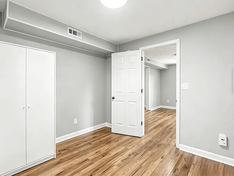 210 E Chickasaw Rd — Photo 11