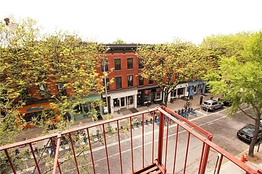 Rented by R New York