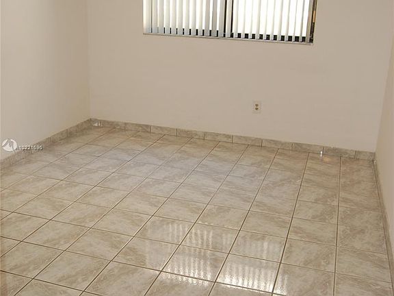 5th image of 1334 Collins Ave APT 202
