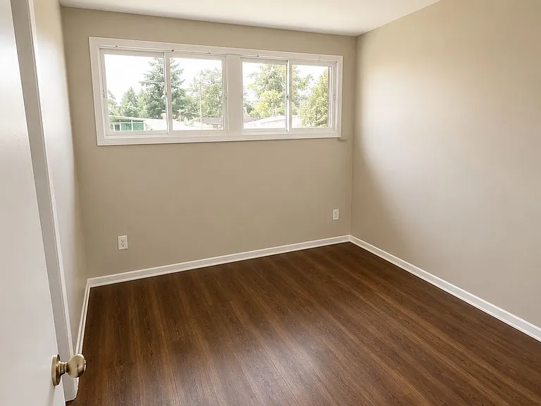 2740 Holiday Hill Dr — Photo 8