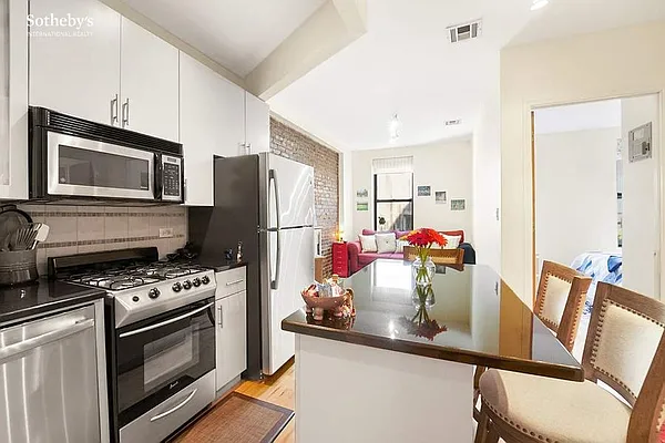 Sold by Sotheby's International Realty | media 3