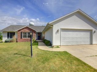 1406 Heather Dr, Mahomet, IL