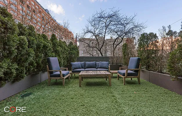 Rented by CORE | media 6