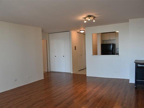 2nd image of 1636 N Wells St APT 2109