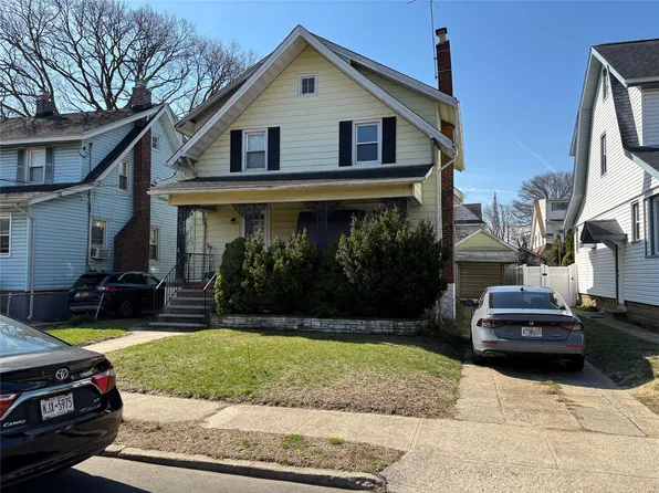 69 Langdon Place, Lynbrook, NY 11563