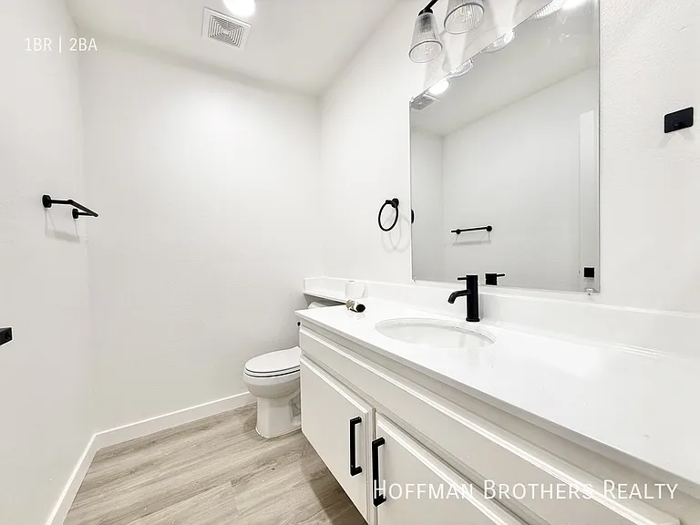 12235 Magnolia Blvd #102 — Photo 5