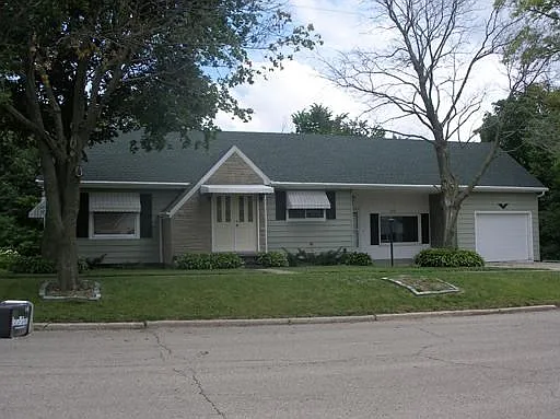 310 E 4th St photo 1