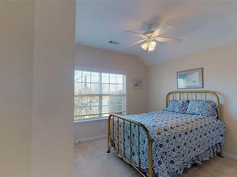 631 Glenmede Ln — Photo 7