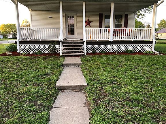 5th image of 613 W Grand Prairie St