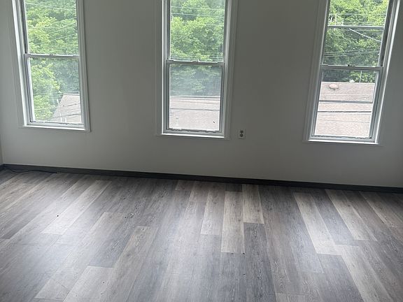 3rd image of 14 Mary St