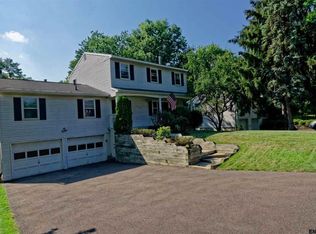 106 Horizon View Dr, East Greenbush, NY 12061