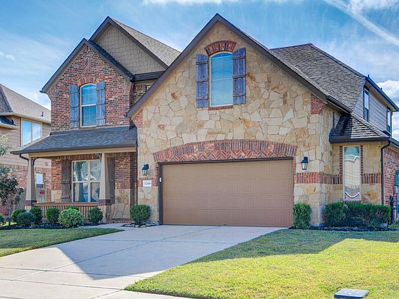 3rd image of 12816 Oak Falls Dr