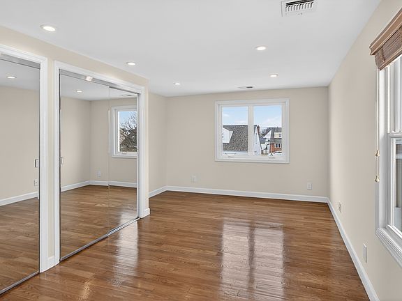 4th image of 256 Royal Ave #2