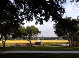 1300 N Edgewater Dr, Charleston, SC 29407