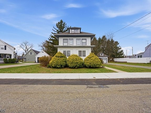 2nd image of 111 Kanouse St