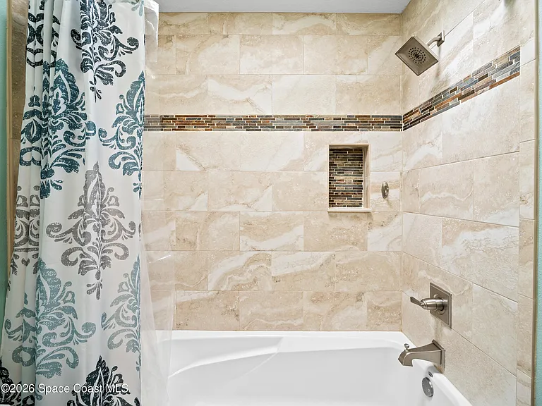 215 Jason Ct — Photo 16