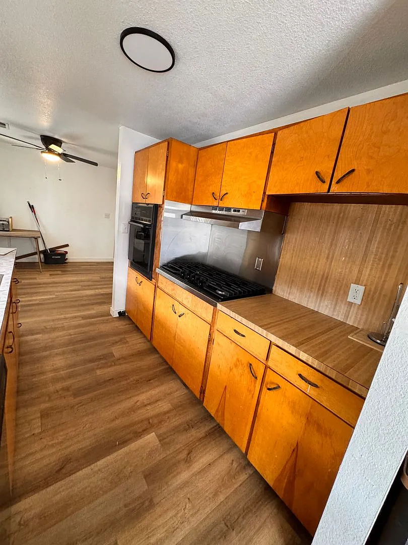 Hucrest 3 bedroom 2 bath home with garage — Photo 4
