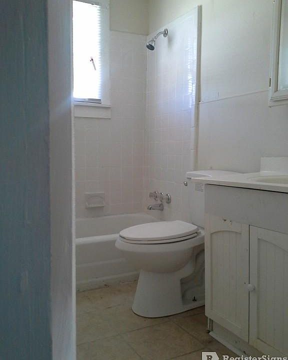 2nd image of 309C Barbour St
