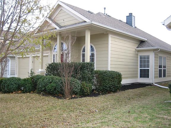 3rd image of 9825 Meadow Rue Dr