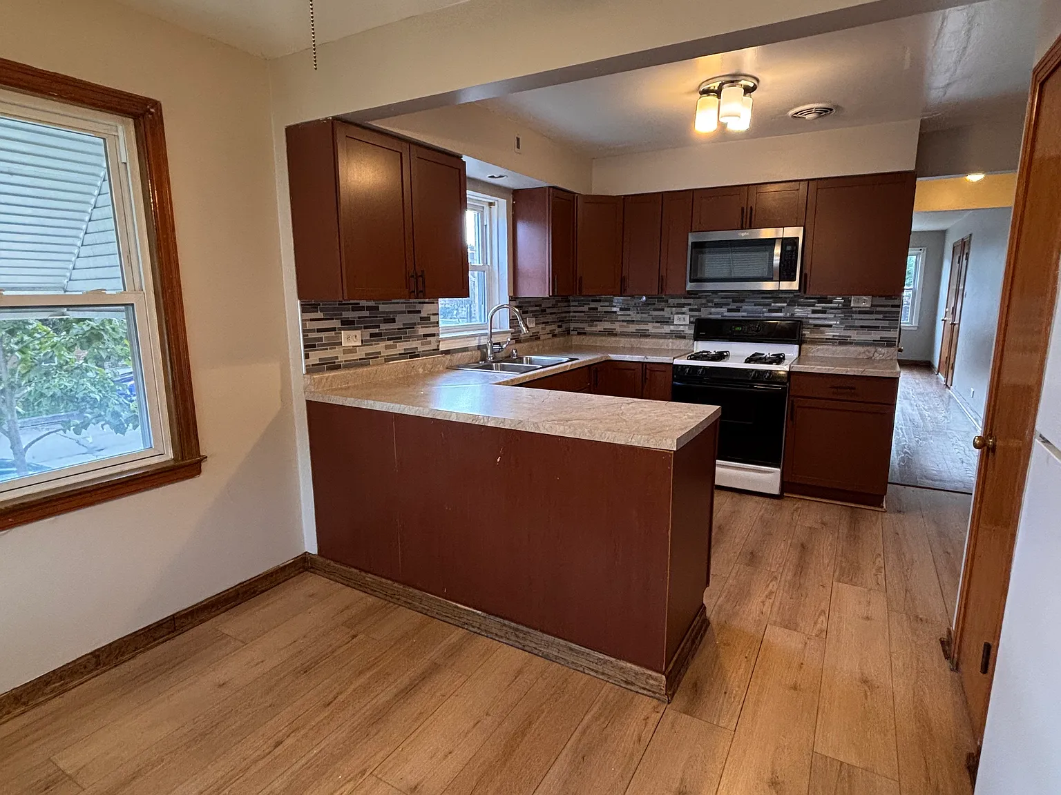 2 bed, $1,600 — Photo 3