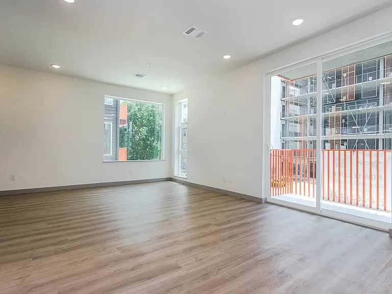 4001 Roseland Ave — Photo 70