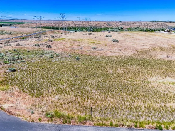 12 Snake River Dr, American Falls, ID 83211