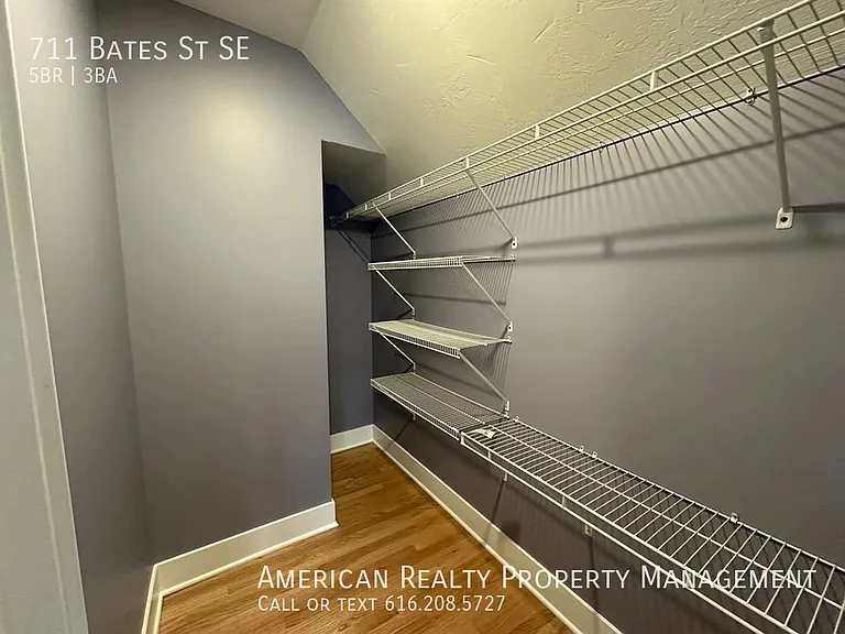 711 Bates St SE — Photo 11
