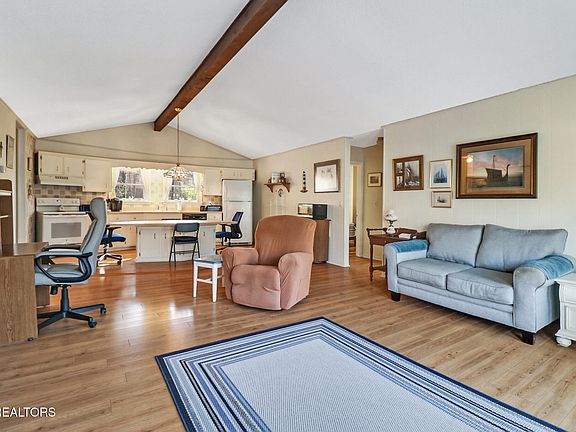 4th image of 149 Jasper Dr