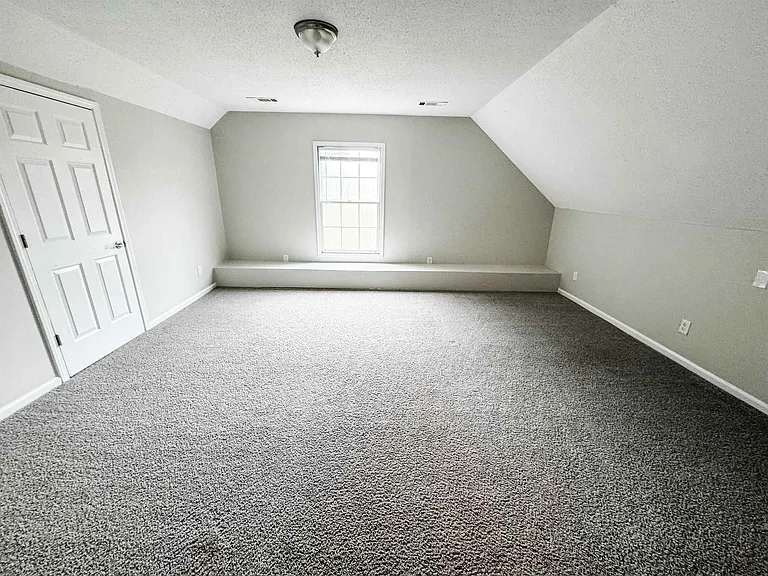 3945 Windyke Dr — Photo 14